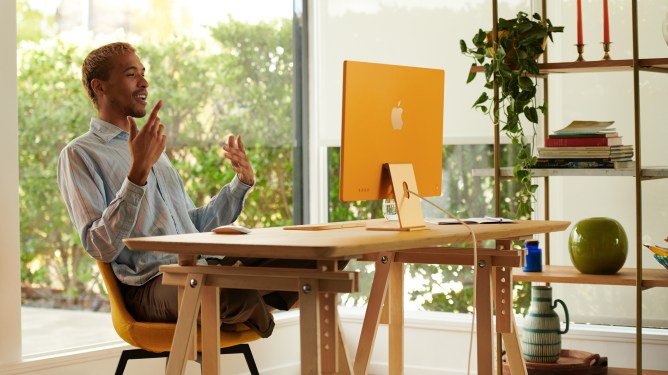 Apple Launches Colorful New iMac in Global Launch