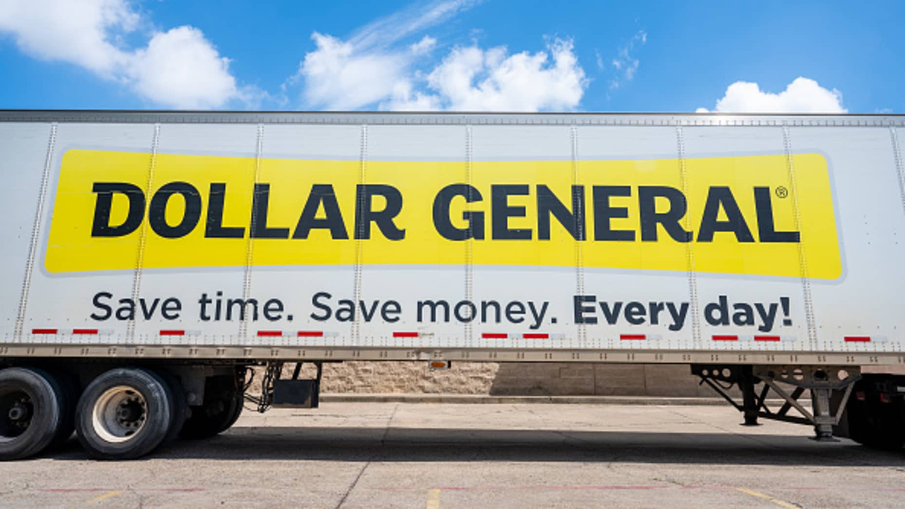 Dollar General defies tariff fears and wins over middle- and higher-income shoppers